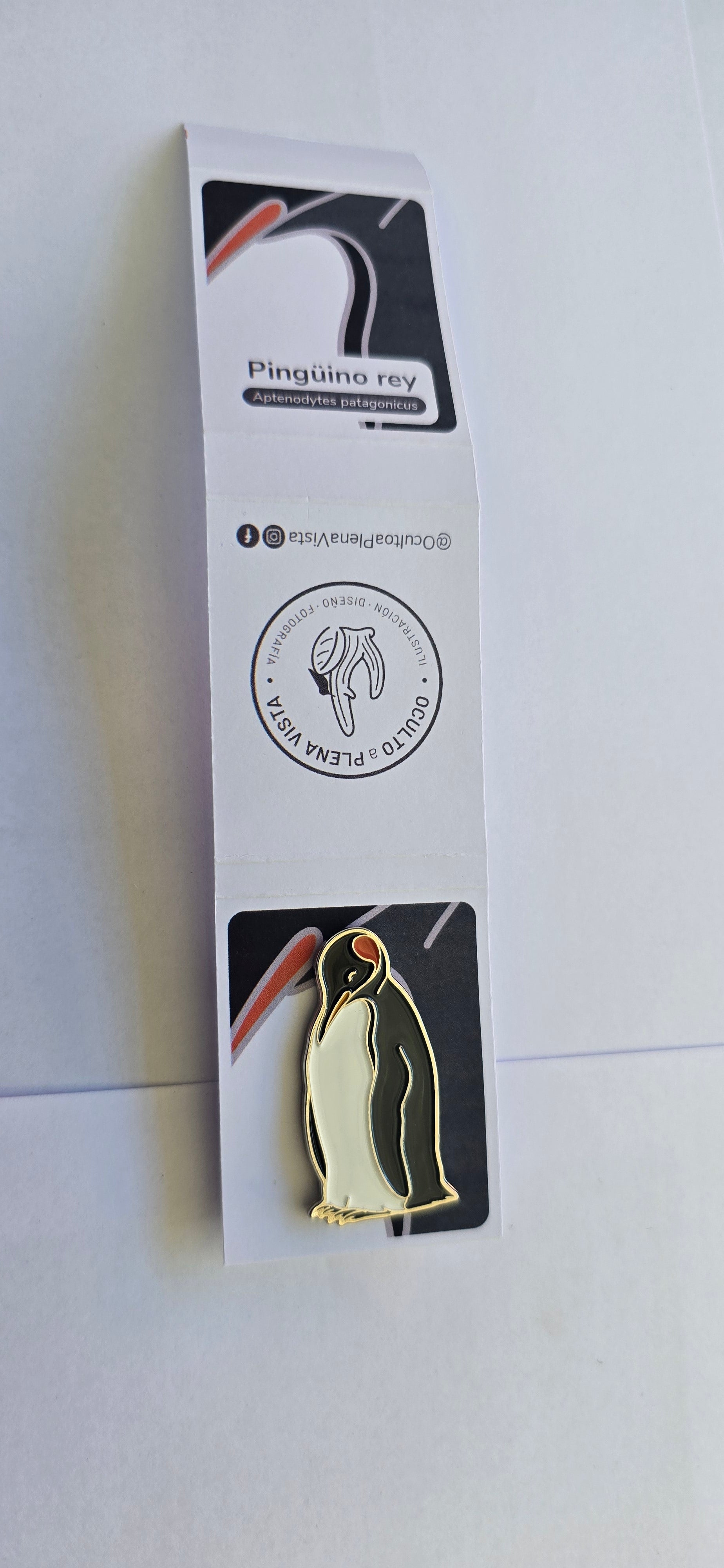 Pin pinguino rey