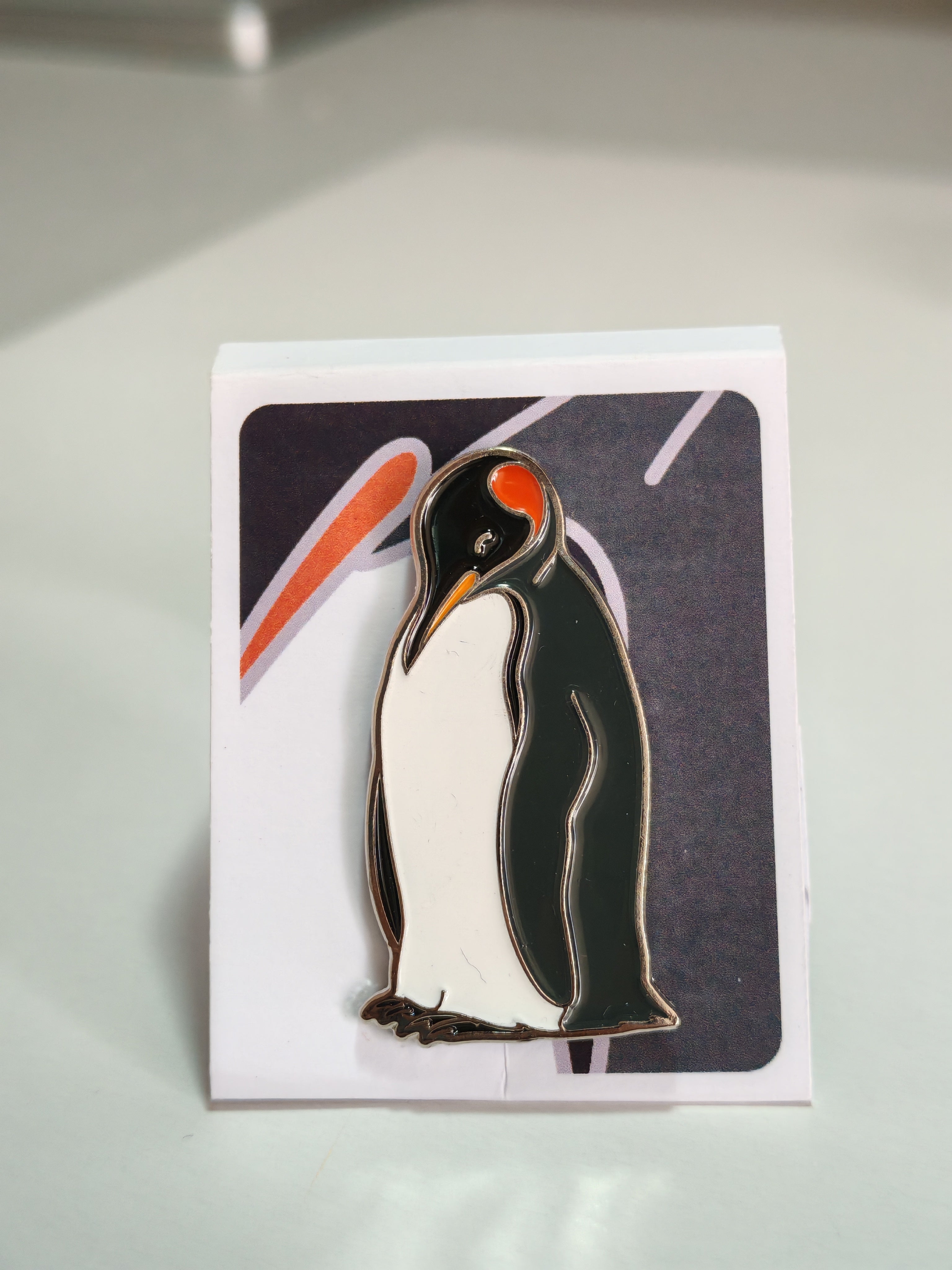 Pin Pingüino rey